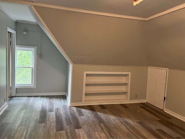 Building Photo - 220 College Ave