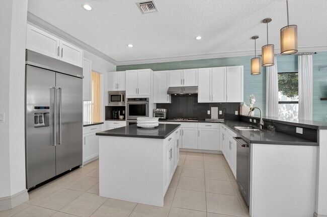 Building Photo - 16726 Picardy Way