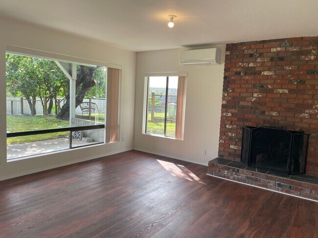 Building Photo - Spacious Admirals Cove Home with Recent Up...