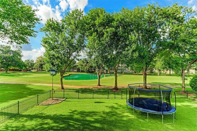 Building Photo - 1706 Country Squire Dr