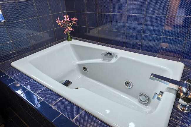 Building Photo - 275 U.S. 20-SI ID1240408P