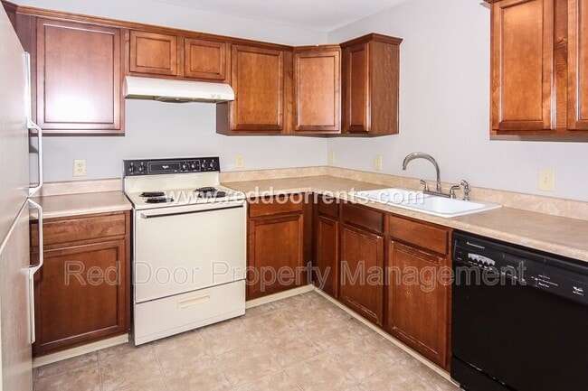 Building Photo - 15448 Gallow Ln