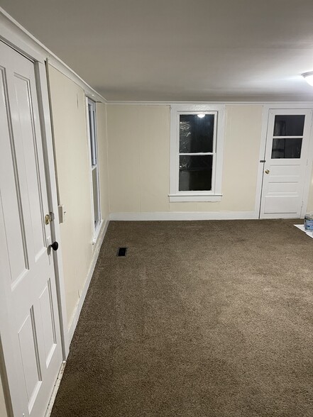 Living room - 215 N Irvine St