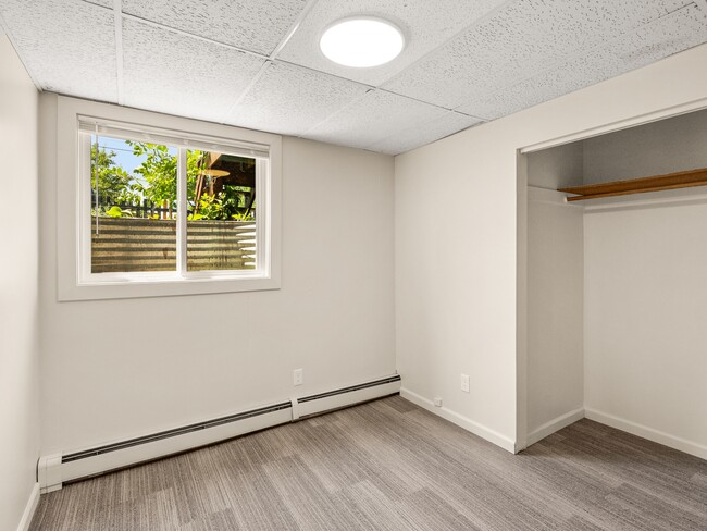 Building Photo - 515 S 11th Ave