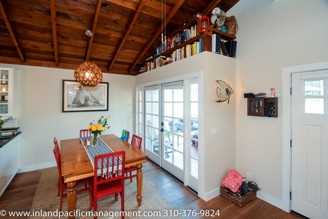 Building Photo - Exquisitely Remodeled Craftsman Style Home