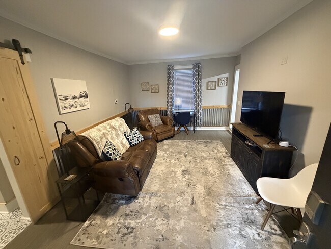 Building Photo - 404 N Washington St