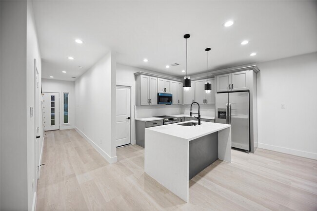 Building Photo - 8218 Lawler St