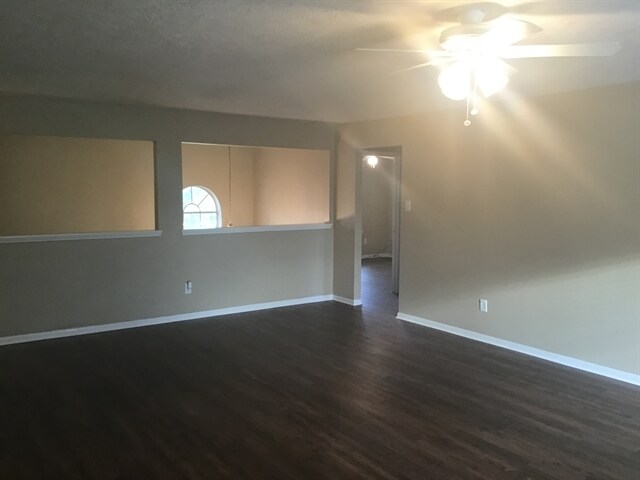 Building Photo - 1043 Leadenhall Cir