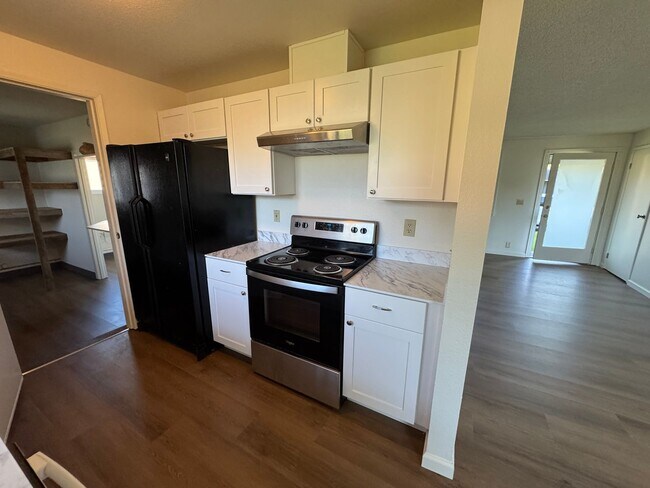 Building Photo - 3 Bedroom House in Waldport!