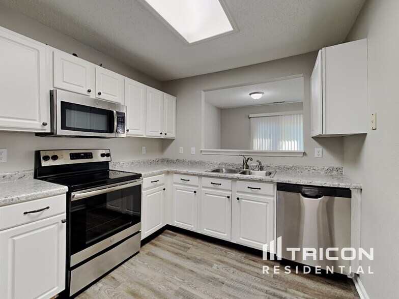 Building Photo - 4473 Redcliff N Ln