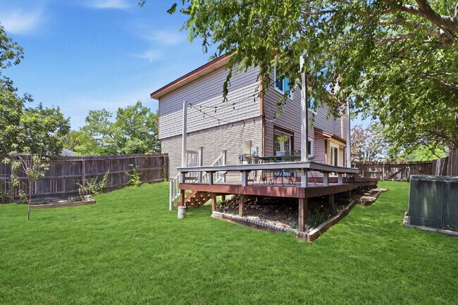 Building Photo - Updated home on a corner lot in a gated community!
