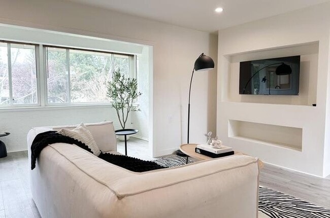 Building Photo - 14225 Lora Dr