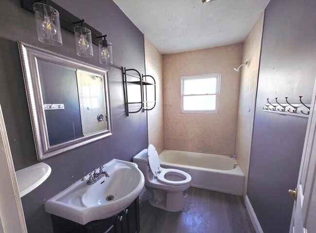 Building Photo - 37 Harvard St