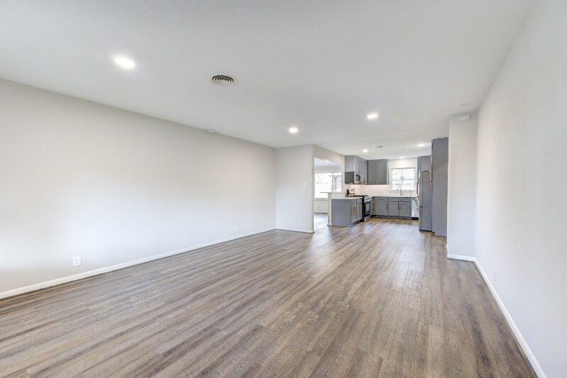 Building Photo - 6026 Clarewood Dr