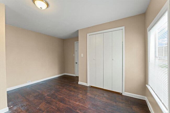 Building Photo - 3216 Avenue I