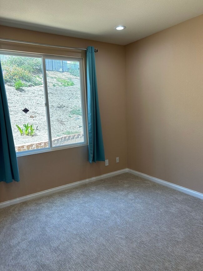 Building Photo - 1651 Daybreak Pl