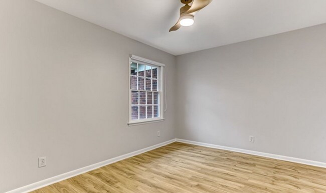 Building Photo - Charming Town Home Available August 12th.