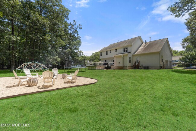 Building Photo - 6 Kindling Way