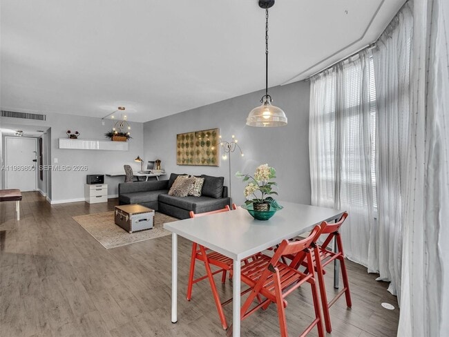 Building Photo - 3375 N Country Club Dr