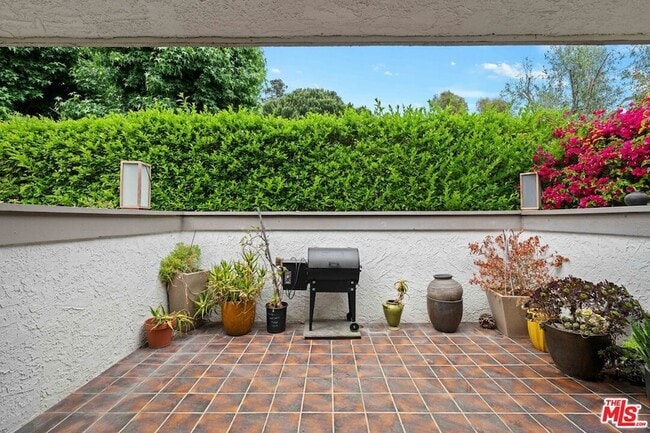 Building Photo - 17088 Palisades Cir