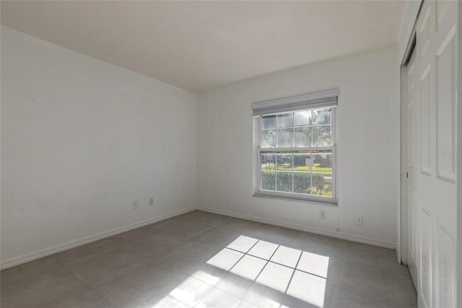 Building Photo - 1694 Town Park Dr