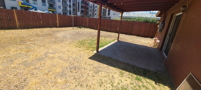 Building Photo - 2 Bed 1 Bath apartment