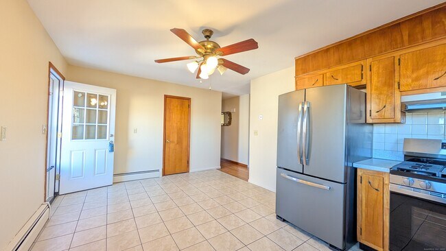 Building Photo - 24 Hoyt St