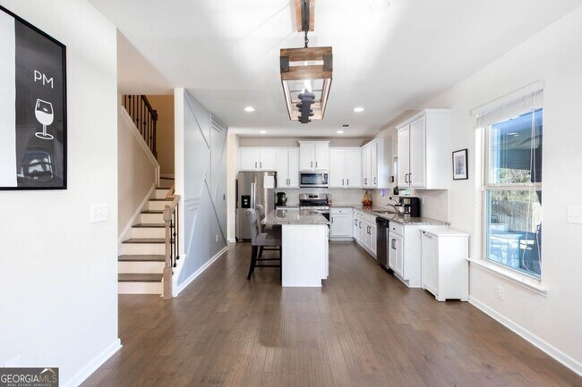 Building Photo - 7999 Dawson Ln