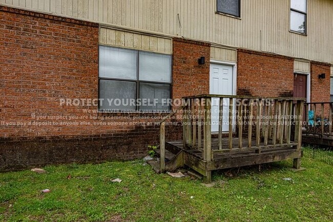 Building Photo - 686 W Martha Dr