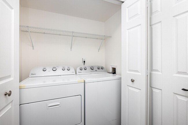 Building Photo - 45085 Horseshoe Dr