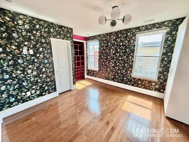 Building Photo - 159 V St NE