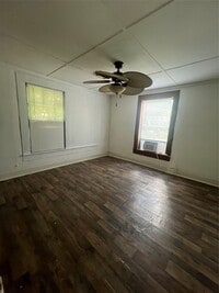 Building Photo - 122 W Pecan Ln