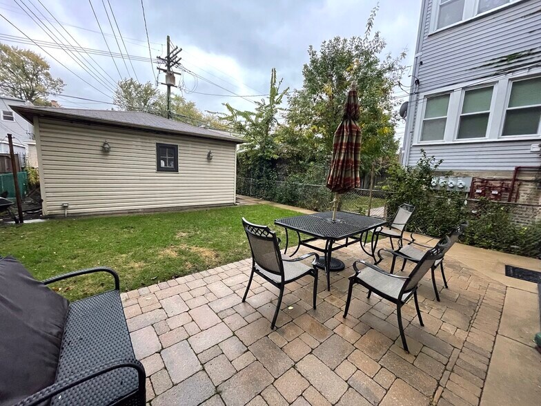 Building Photo - 2217 W Giddings St