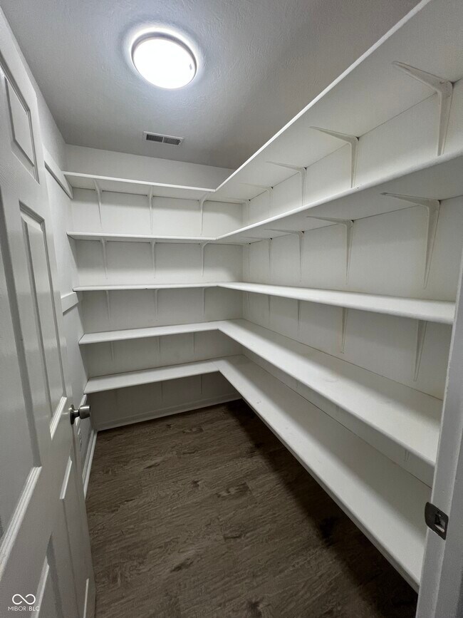 Building Photo - 5343 S Linwood Ave