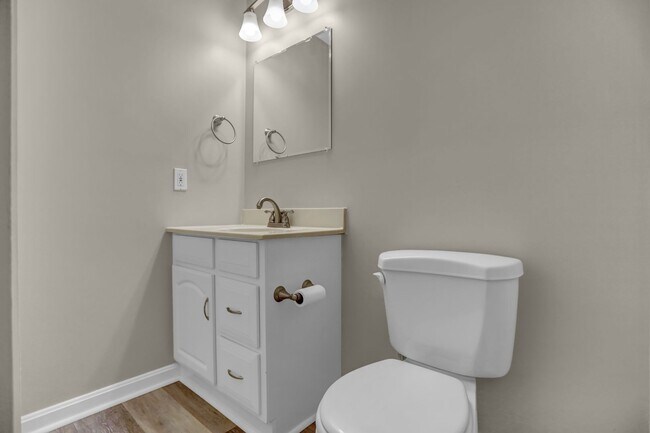 Building Photo - Charming 3-Bedroom Townhome for Rent in Ab...
