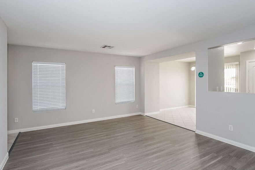 Building Photo - 186 Carlsbad Caverns St