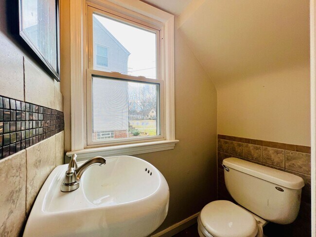 Building Photo - Bluestone Charm