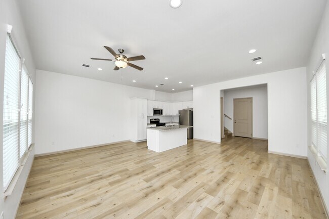 Building Photo - 2119 Esther Dr