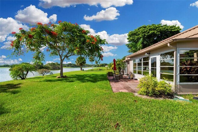 Building Photo - 220 Seville Dr