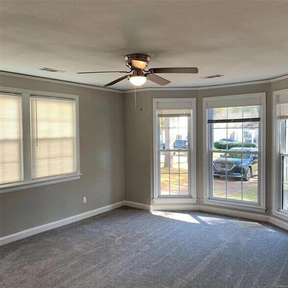 Building Photo - 3242 Southmont Dr