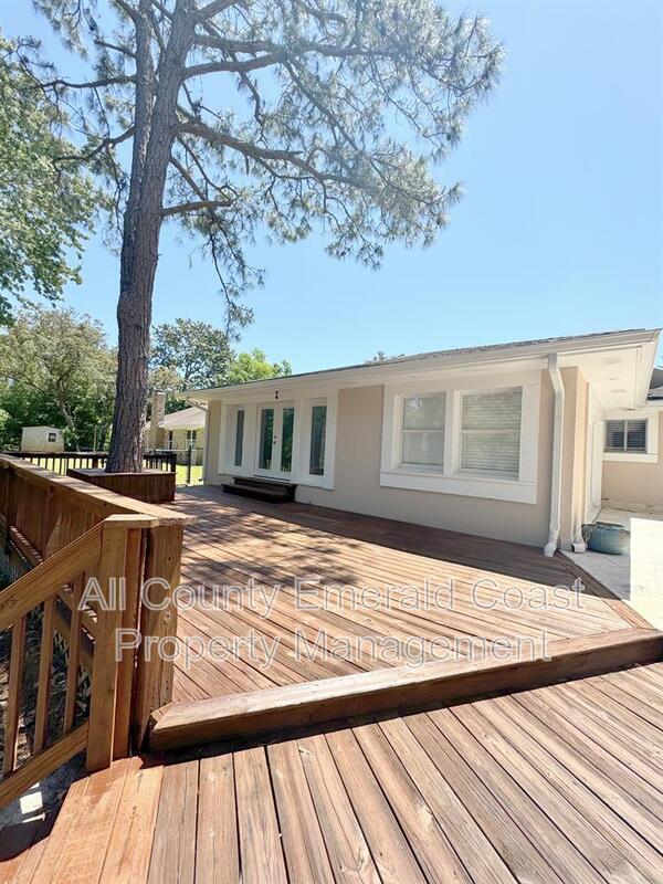 Building Photo - 847 Kell Aire Dr