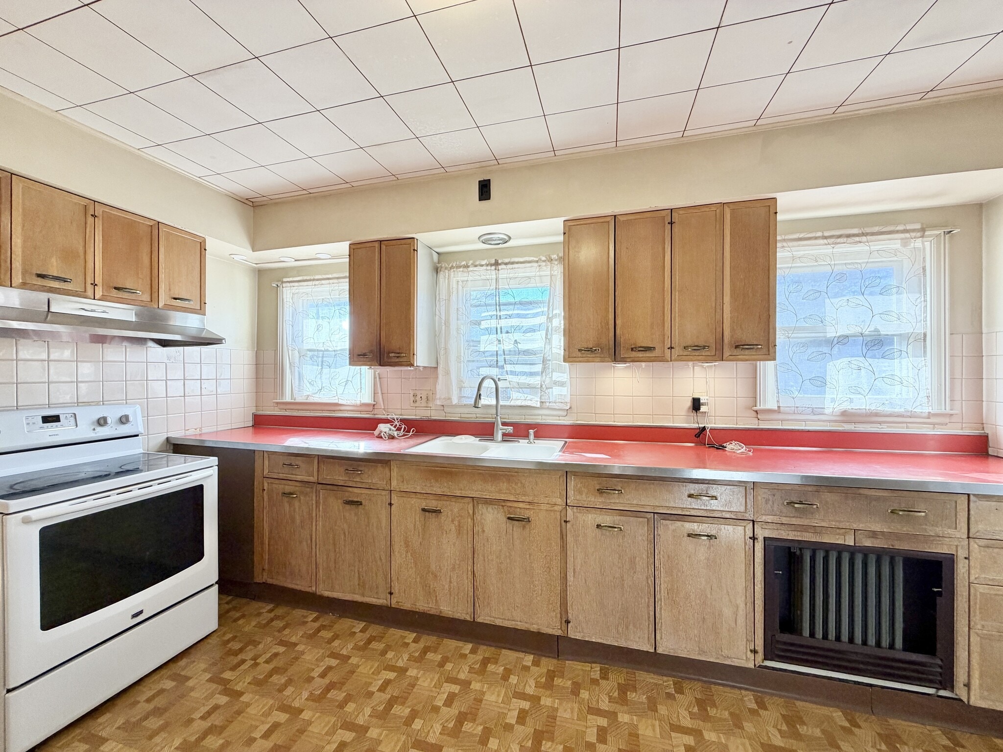 Building Photo - 715 Bushnell St