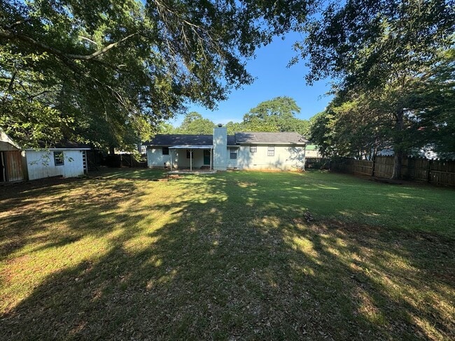 Building Photo - Minutes From Jax State and Jacksonville Ci...