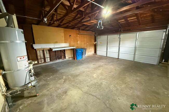 Building Photo - 2490 Fleetwood Dr