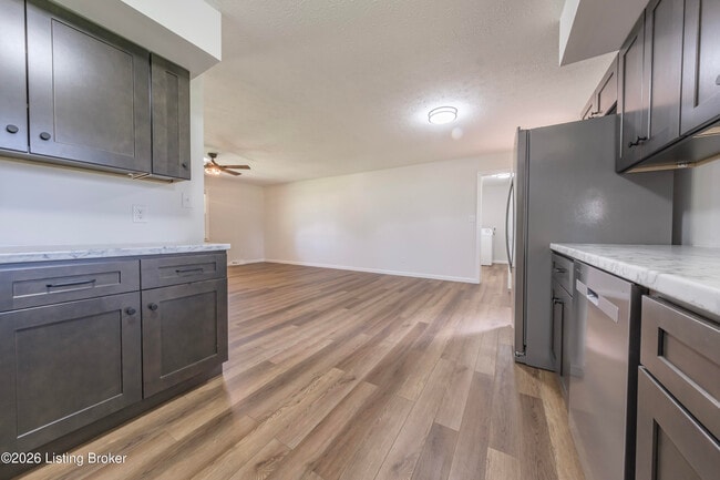 Building Photo - 309 E 6th St