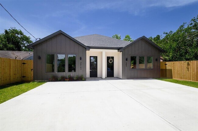 Building Photo - 3614 Rebecca St