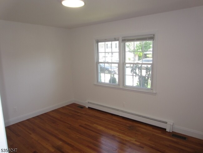 Building Photo - 423 Leonhardt Dr
