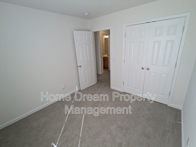 Building Photo - 35090 Sara Ct
