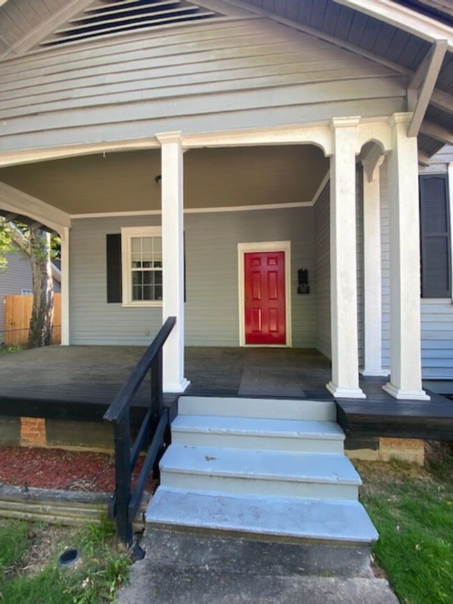 Building Photo - Cozy Living in Columbus