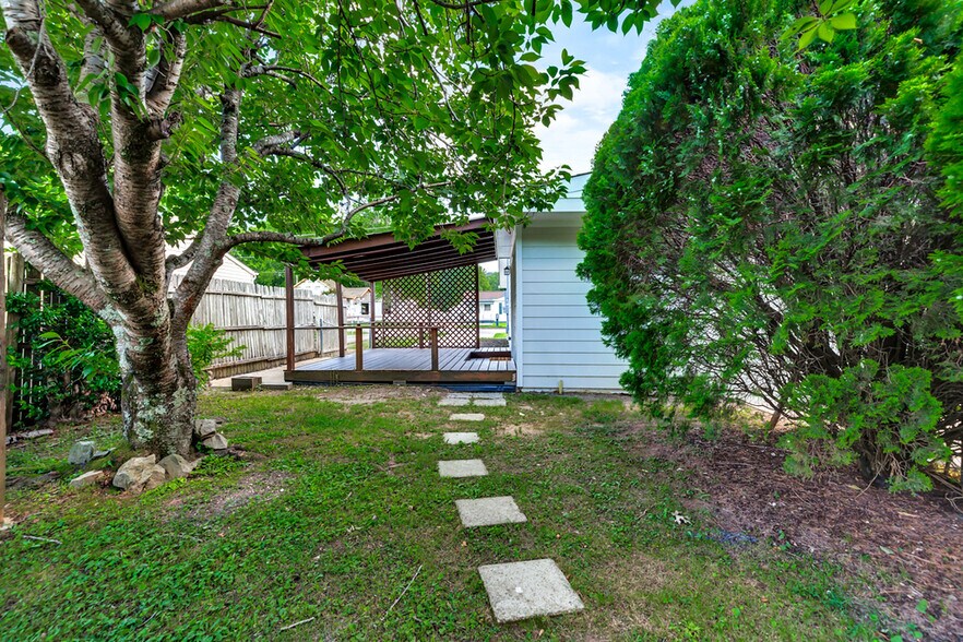 Building Photo - 1805 Oakwood Ave NE